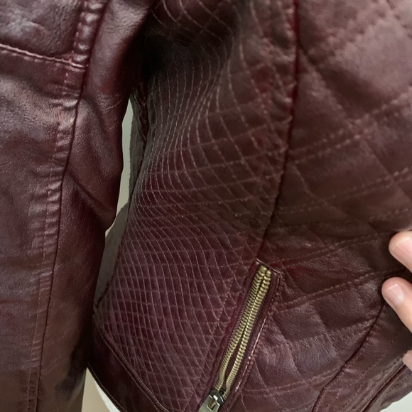 GUESS | Burgundy Faux Leather Quilted Jacket Small - Picture 5 of 13